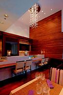 Hilton Chicago/Magnificent Mile Suites
