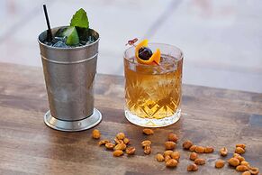 Graduate by Hilton Charlottesville