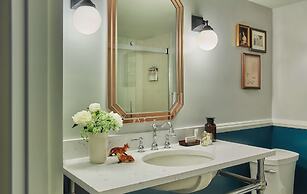 Graduate by Hilton Charlottesville