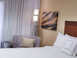 Courtyard by Marriott Detroit Dearborn