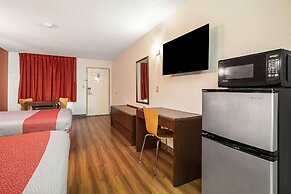 Motel 6 Covington, TN