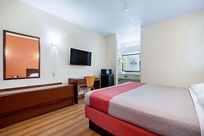 Motel 6 Covington, TN