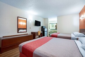 Motel 6 Covington, TN