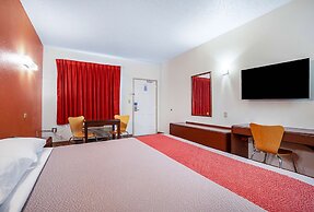 Motel 6 Covington, TN