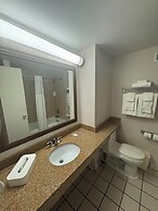 Clarion Inn & Suites Miami International Airport