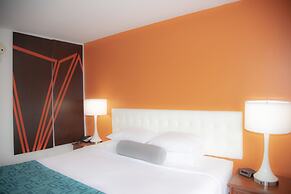 Howard Johnson Hotel & Suites by Wyndham Allentown/Dorney