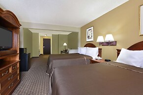 Howard Johnson Hotel & Suites by Wyndham Allentown/Dorney