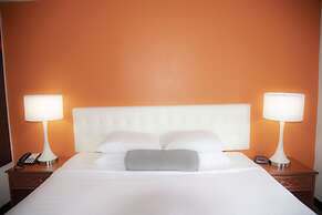 Howard Johnson Hotel & Suites by Wyndham Allentown/Dorney