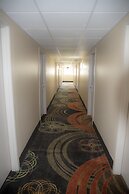 Howard Johnson Hotel & Suites by Wyndham Allentown/Dorney