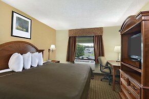 Howard Johnson Hotel & Suites by Wyndham Allentown/Dorney