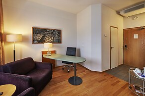 Holiday Inn Helsinki - Vantaa Airport by IHG