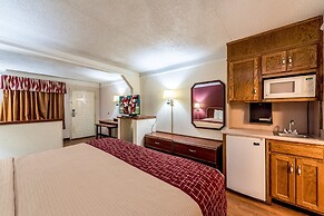 Red Roof Inn & Suites Clinton, TN