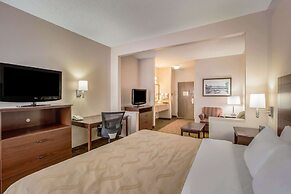 Quality Inn & Suites Lawrence - University Area