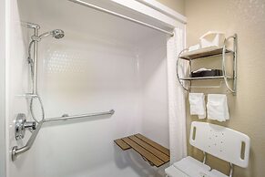 Quality Inn & Suites Lawrence - University Area