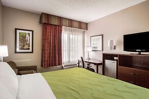 Quality Inn & Suites Lawrence - University Area