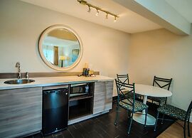 Quality Inn & Suites By the Parks