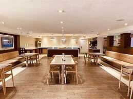 Quality Inn & Suites By the Parks