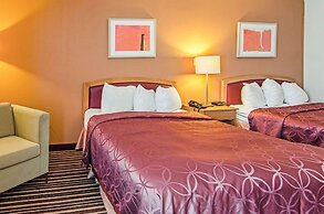 Econo Lodge Inn & Suites