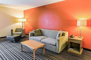 Econo Lodge Inn & Suites