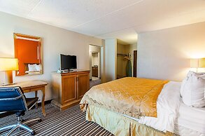 Econo Lodge Inn & Suites