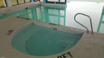 Econo Lodge Inn & Suites