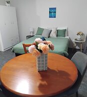 Lakeside Lodge Motel