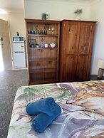 Lakeside Lodge Motel