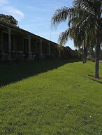 Lakeside Lodge Motel