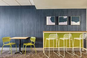 Spark by Hilton Germantown Washington DC North