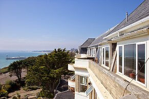 Bournemouth Carlton Hotel by Belvilla