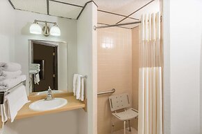 Days Inn by Wyndham Pierre