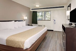 Travelodge by Wyndham College Park