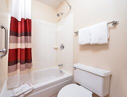 Red Roof Inn Toledo - University