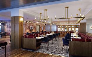 DoubleTree by Hilton Clarksville Riverview