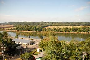 DoubleTree by Hilton Clarksville Riverview