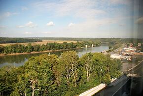 DoubleTree by Hilton Clarksville Riverview