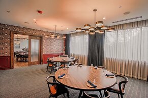 DoubleTree by Hilton Clarksville Riverview