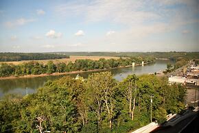 DoubleTree by Hilton Clarksville Riverview