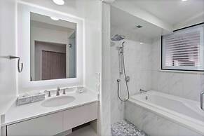 The Volare, Ascend Hotel Collection