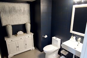 The Volare, Ascend Hotel Collection