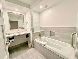 The Volare, Ascend Hotel Collection
