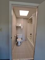 Days Inn & Suites by Wyndham Jekyll Island