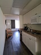 Days Inn & Suites by Wyndham Jekyll Island