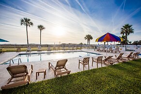 Days Inn & Suites by Wyndham Jekyll Island