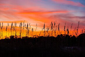Days Inn & Suites by Wyndham Jekyll Island
