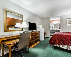 Econo Lodge Inn & Suites