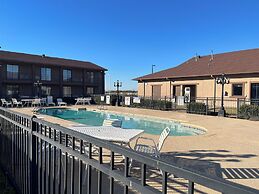 Red Roof Inn & Suites Sulphur Springs