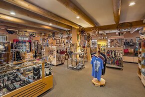 Holiday Inn Canyon De Chelly by IHG