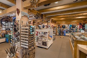 Holiday Inn Canyon De Chelly by IHG