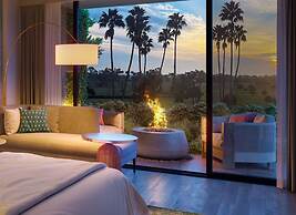 VEA Newport Beach, A Marriott Resort & Spa
